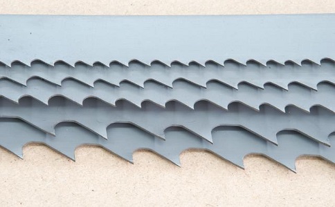 大连带锯床上的钢丝刷，对于带锯条的重要性